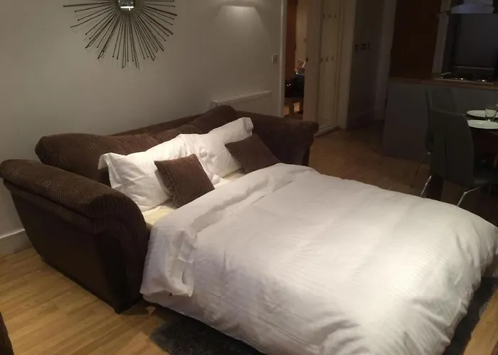 1 Bed Apartment, Sleeps 4, Free Parking, East Croydon, Gr London
