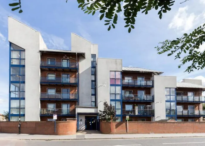 1 Bed Apartment, Sleeps 4, Free Parking, East Croydon, Gr London