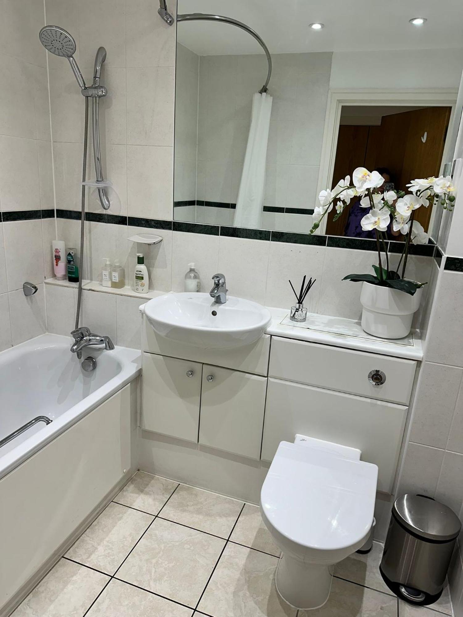 1 Bed Apartment, Sleeps 4, Free Parking, East Croydon, Gr London