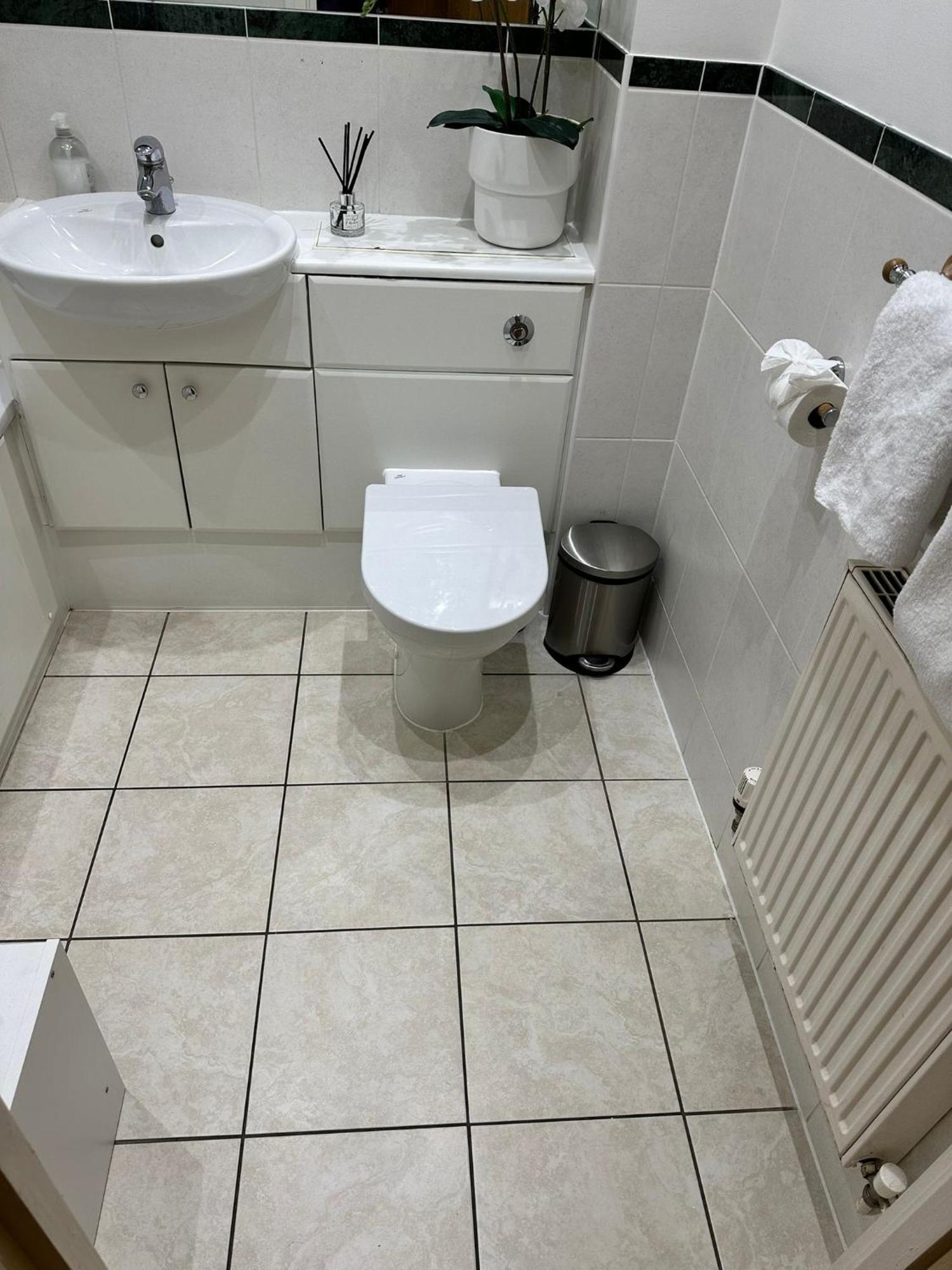 Apartment 1 Bed Apartment, Sleeps 4, Free Parking, East Croydon, Gr London