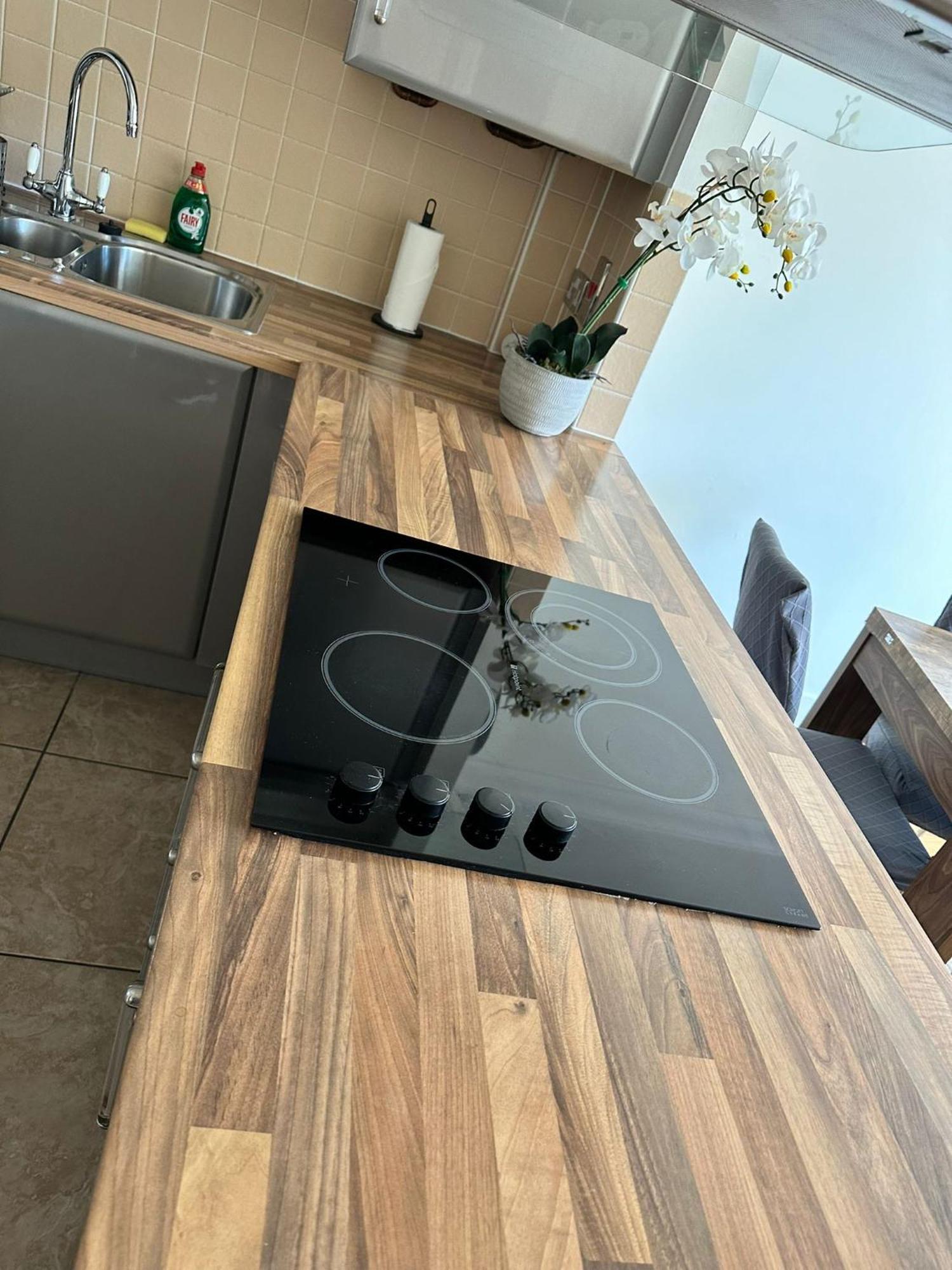 Apartment 1 Bed Apartment, Sleeps 4, Free Parking, East Croydon, Gr London *