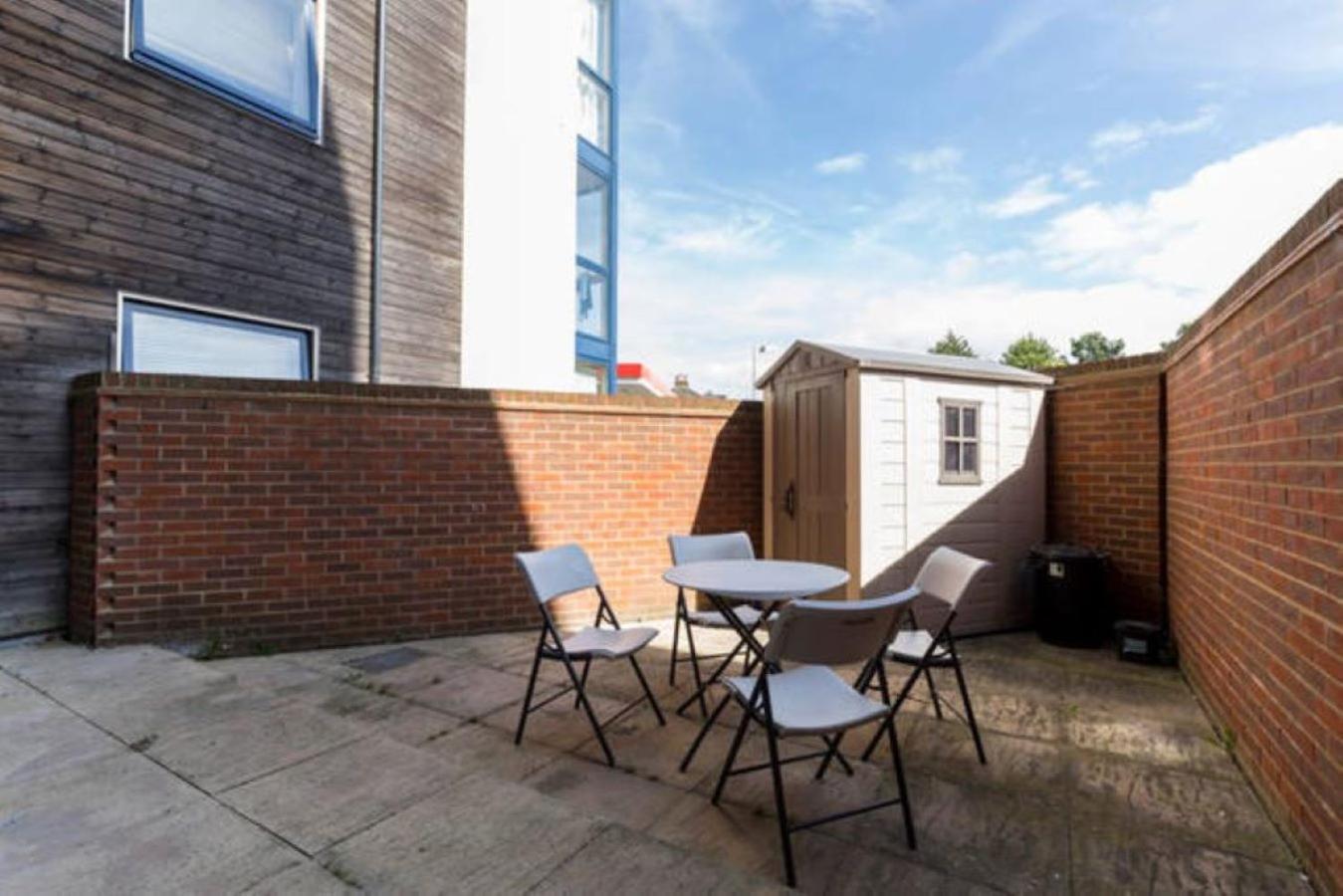 1 Bed Apartment, Sleeps 4, Free Parking, East Croydon, Gr London Apartment *