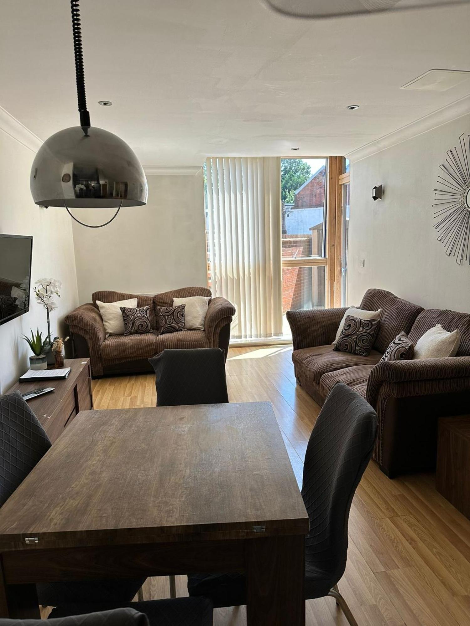 Apartment 1 Bed Apartment, Sleeps 4, Free Parking, East Croydon, Gr London *