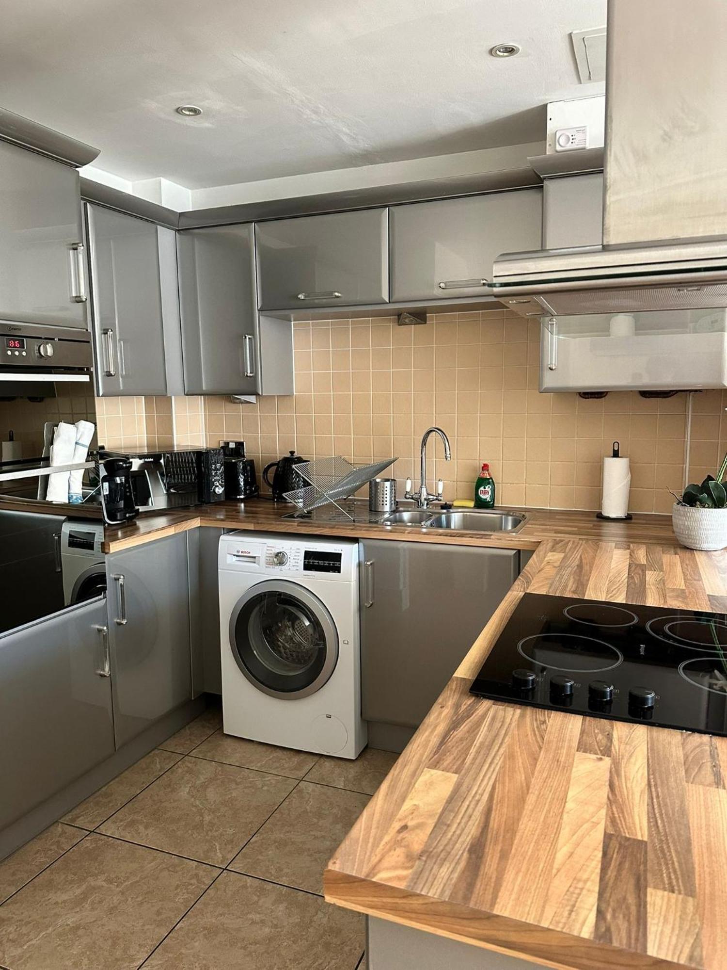 1 Bed Apartment, Sleeps 4, Free Parking, East Croydon, Gr London
